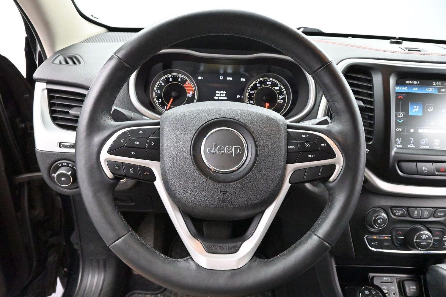 Used 2018 Diamond Black Crystal Pearlcoat Jeep Trailhawk image 14