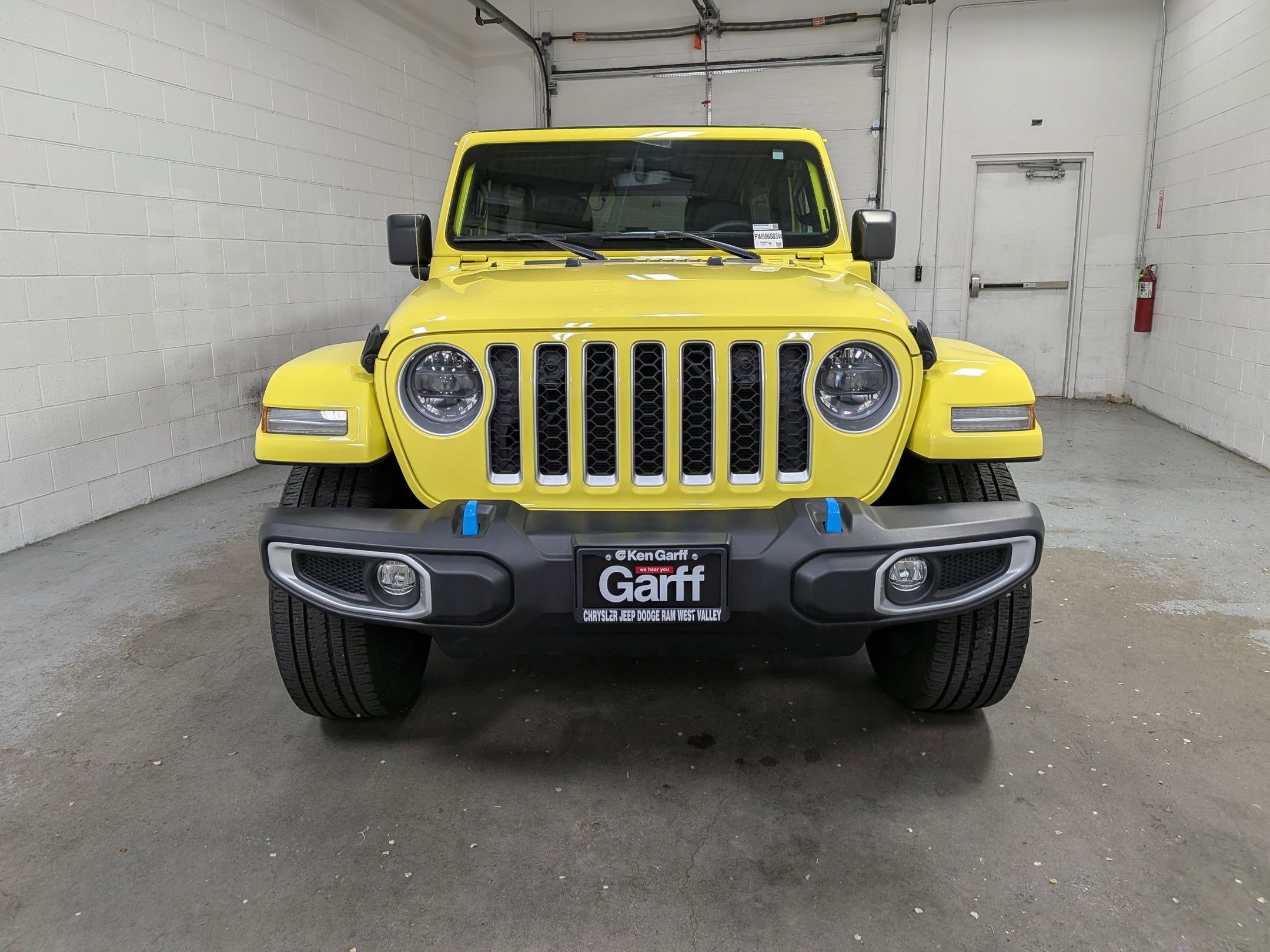 Used 2023 High Velocity Clearcoat Jeep Sahara image 10