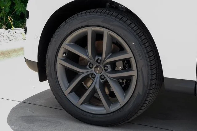 New 2026 Fuji White Land Rover SE image 64