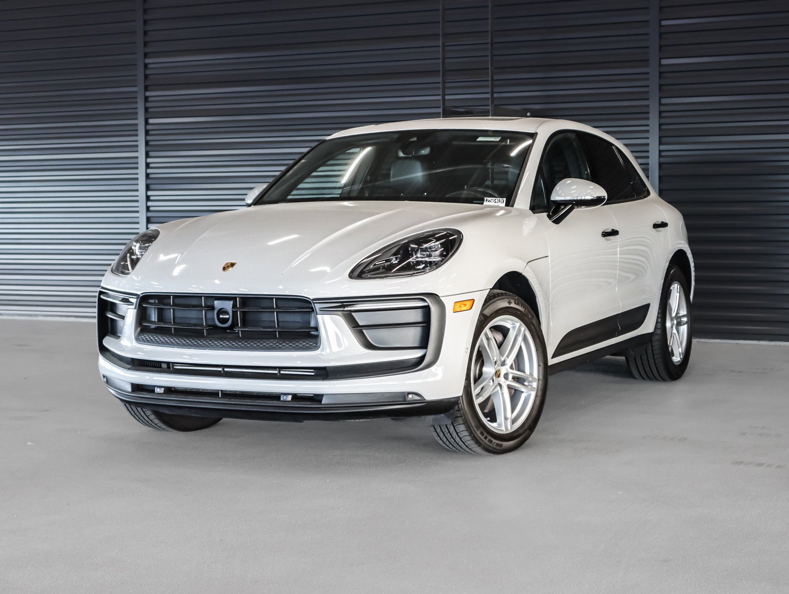 2023 Porsche Macan Base