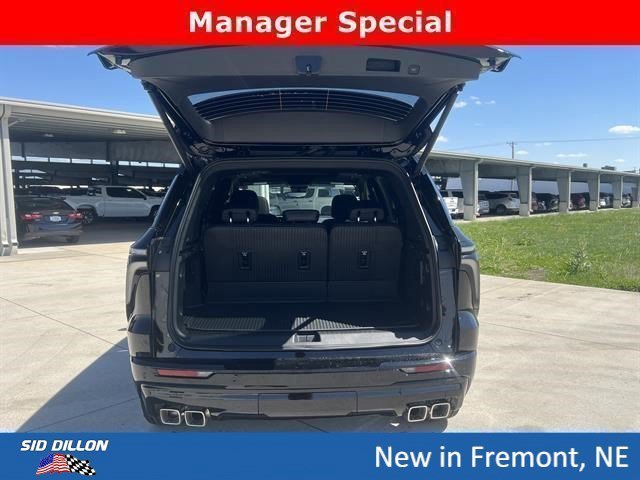 New 2026 Mosaic Black Metallic Chevrolet High Country image 9
