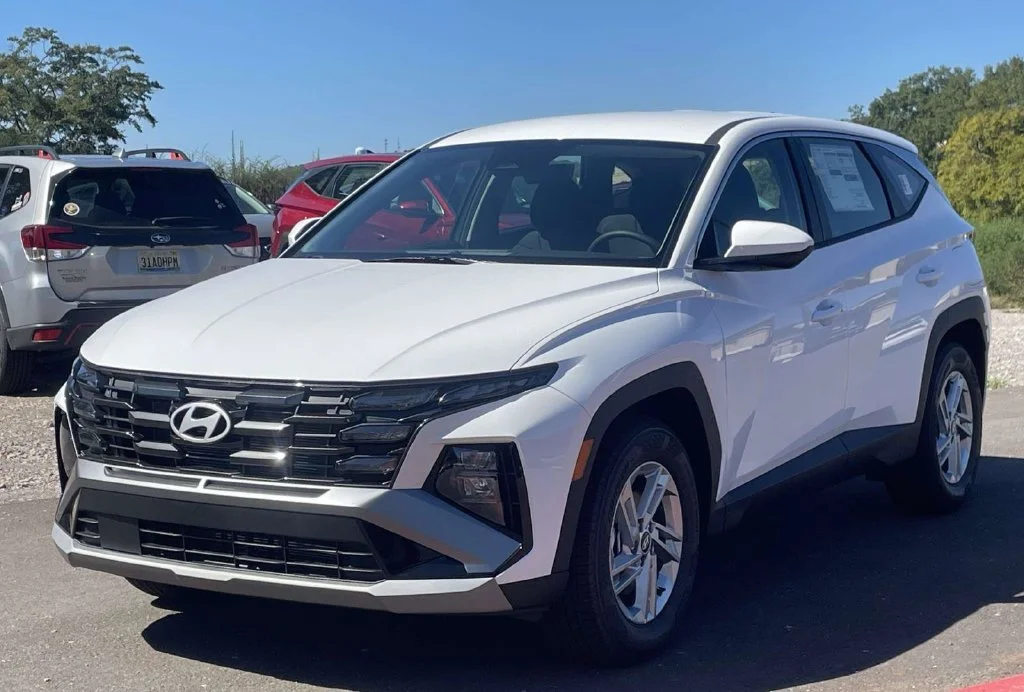 New 2026 White Hyundai SE image 7