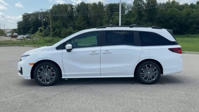 New 2026 Platinum White Pearl Honda Touring image 5