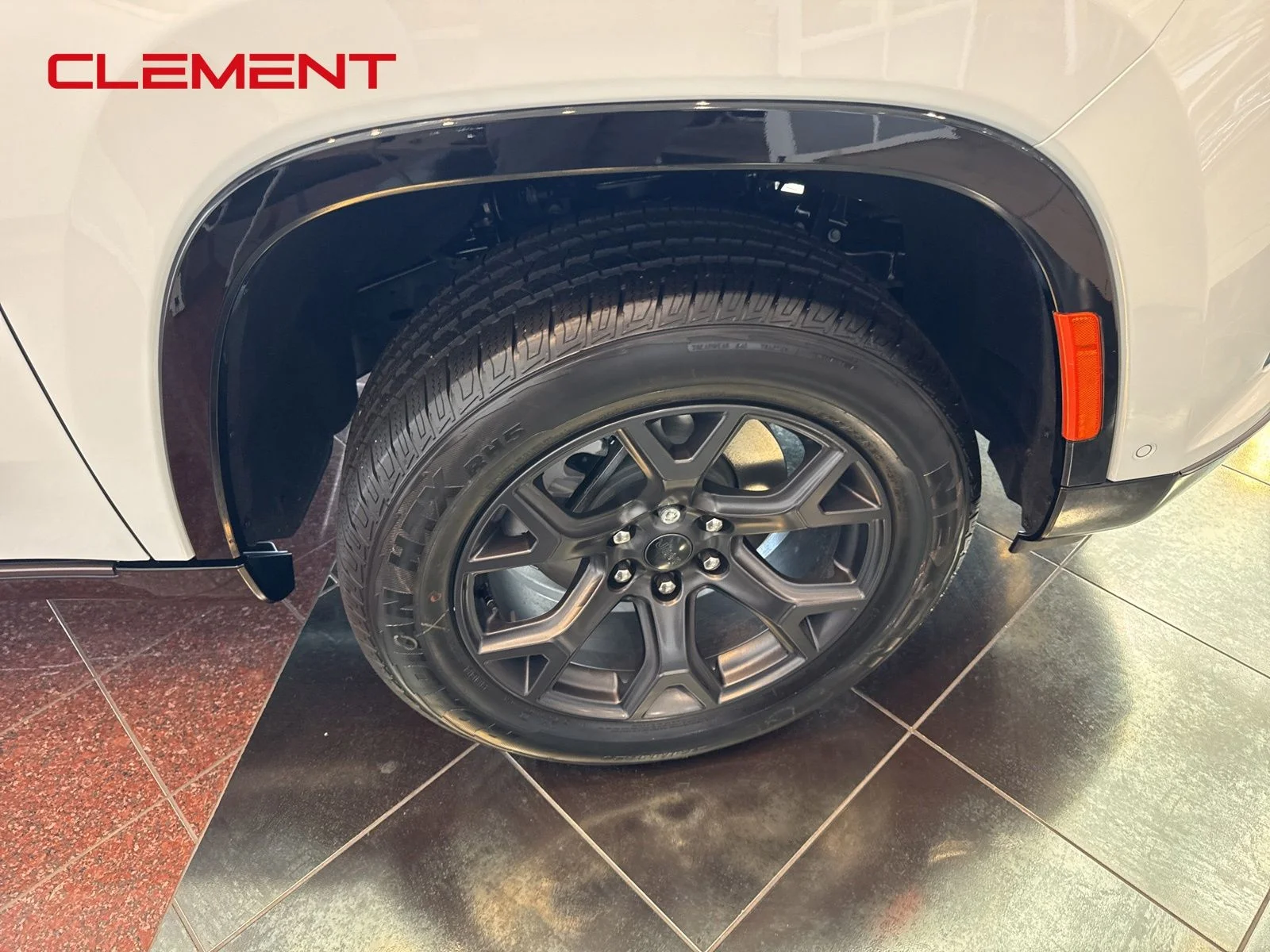New 2026 Bright White Clear-Coat Exterior Paint Jeep Limited Altitude image 9