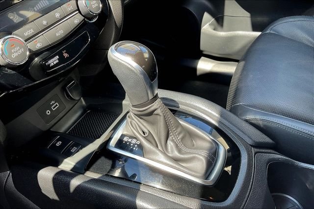 Used 2022 Gray Nissan SL image 19