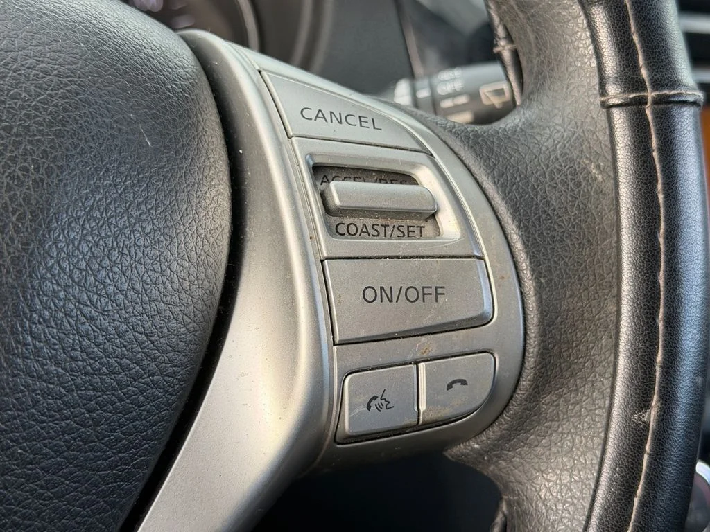 Used 2014 Silver Nissan SV image 22