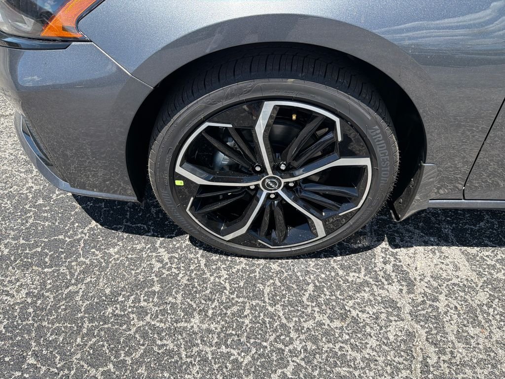 New 2026 Gray Nissan 2.5 SR image 9