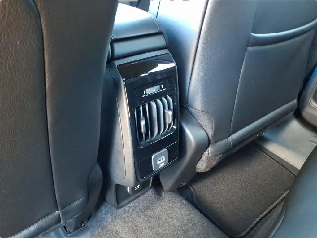 New 2026 Hydro Blue Pearlcoat Jeep Latitude image 7