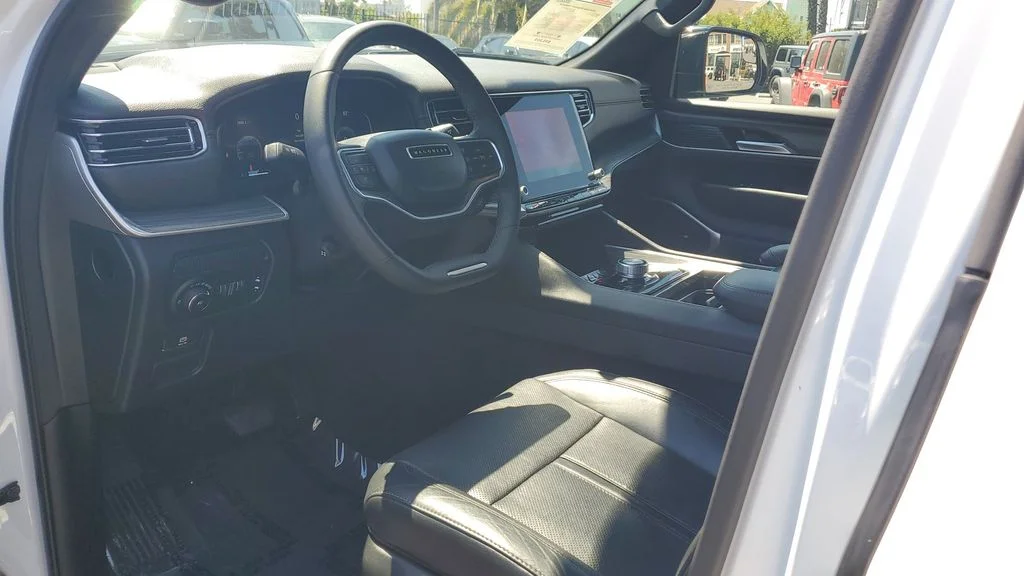 Used 2024 White Jeep Series II image 21