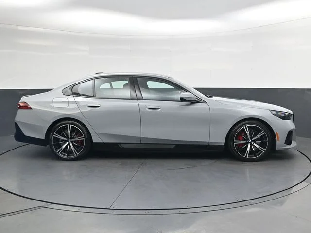 Used 2026 Gray BMW 550e xDrive image 3
