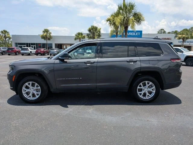 Used 2023 Gray Jeep Limited image 6