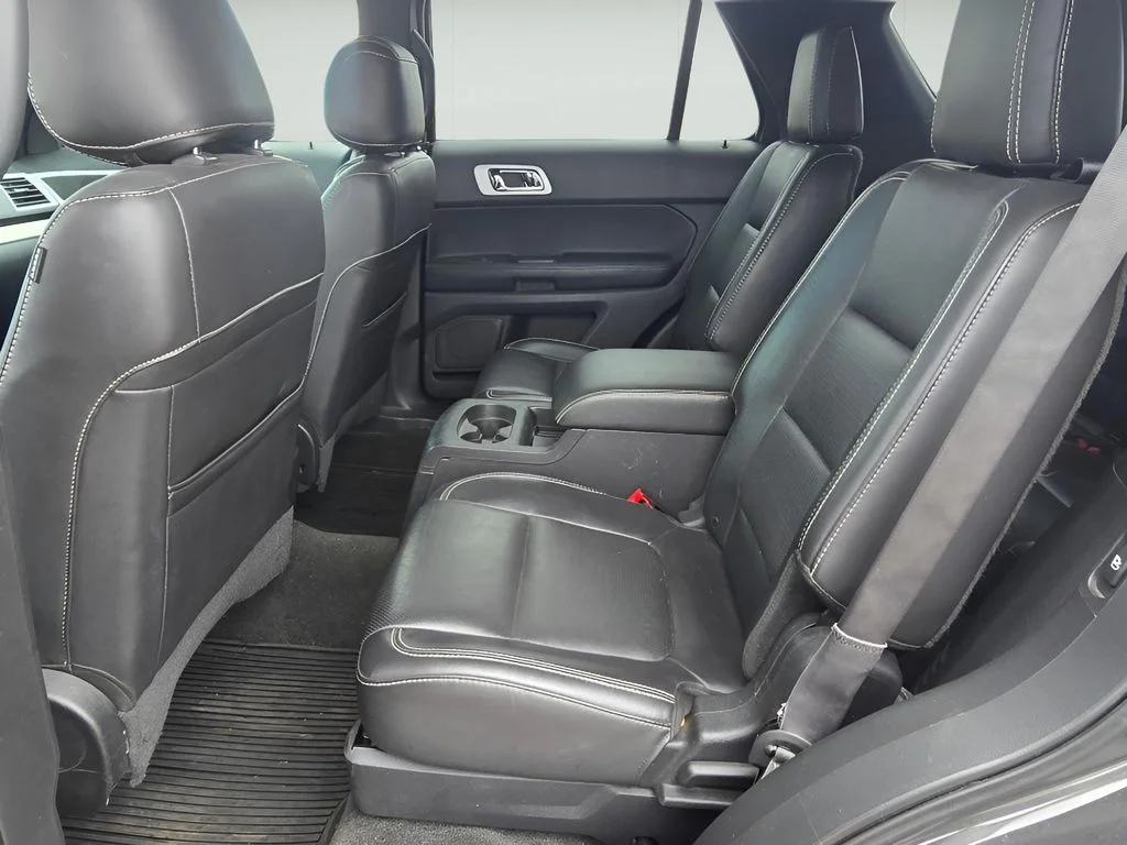 Used 2015 Magnetic Metallic Ford Sport image 11