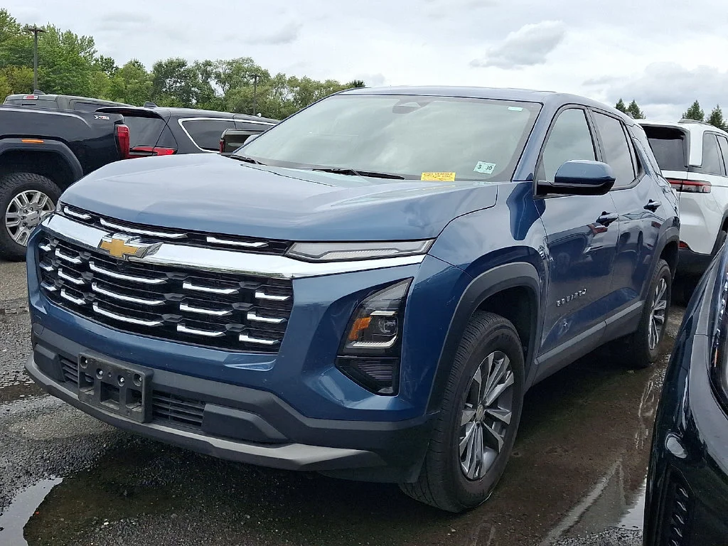 Used 2025 Lakeshore Blue Metallic Chevrolet LT image 4