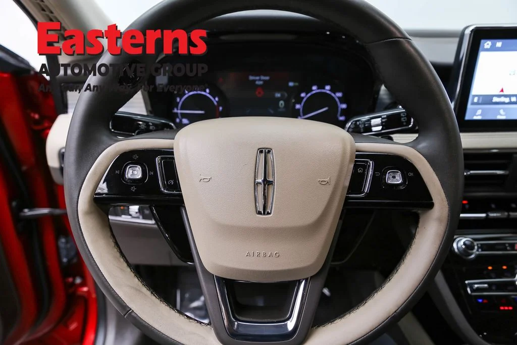 Used 2022 Red Lincoln Standard image 10