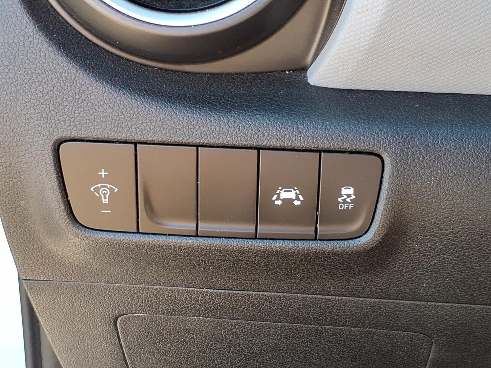Used 2019 Chalk White Hyundai SE image 22