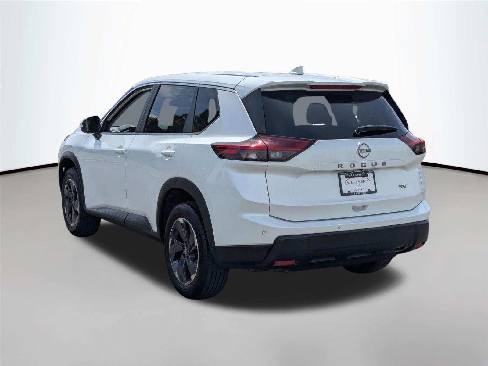 Used 2024 Everest White Pearl Nissan SV image 8