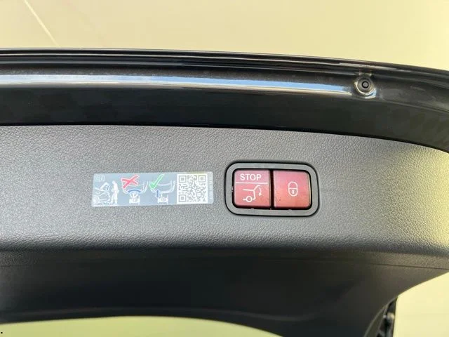 New 2026 Graphite Grey Metallic Mercedes-Benz GLC 300 image 41