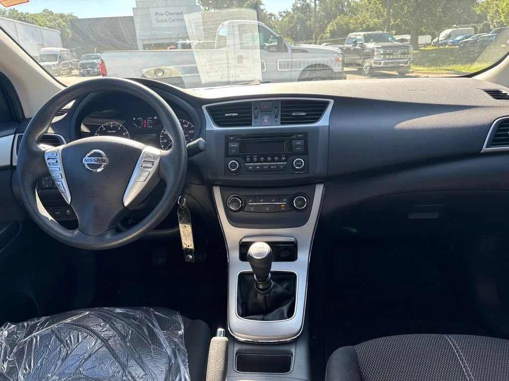 Used 2015 Gray Nissan S image 9