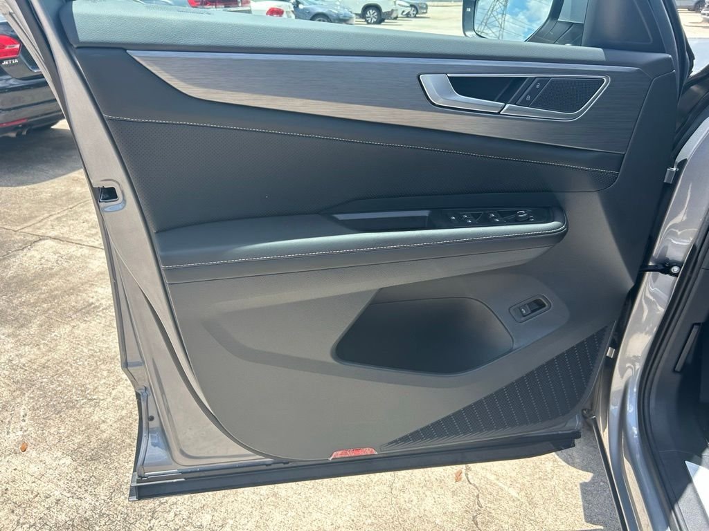 New 2026 Silver Volkswagen 2.0T SE w/Technology image 53