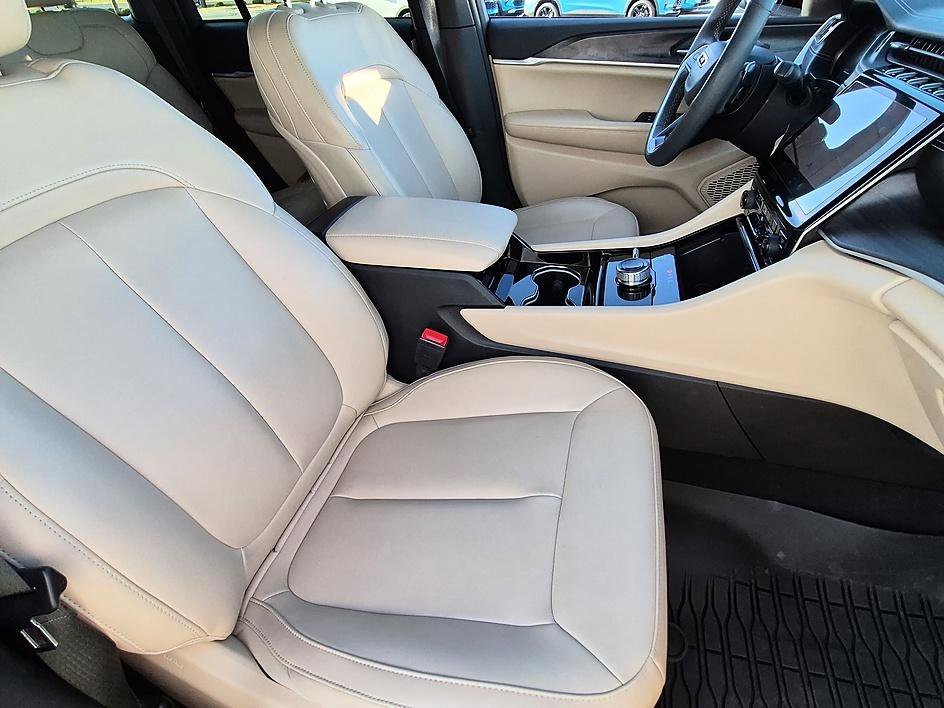 Used 2023 Bright White Clearcoat Jeep Limited image 34