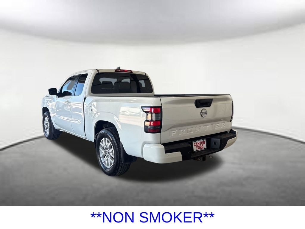 Used 2023 Glacier White Nissan SV image 3
