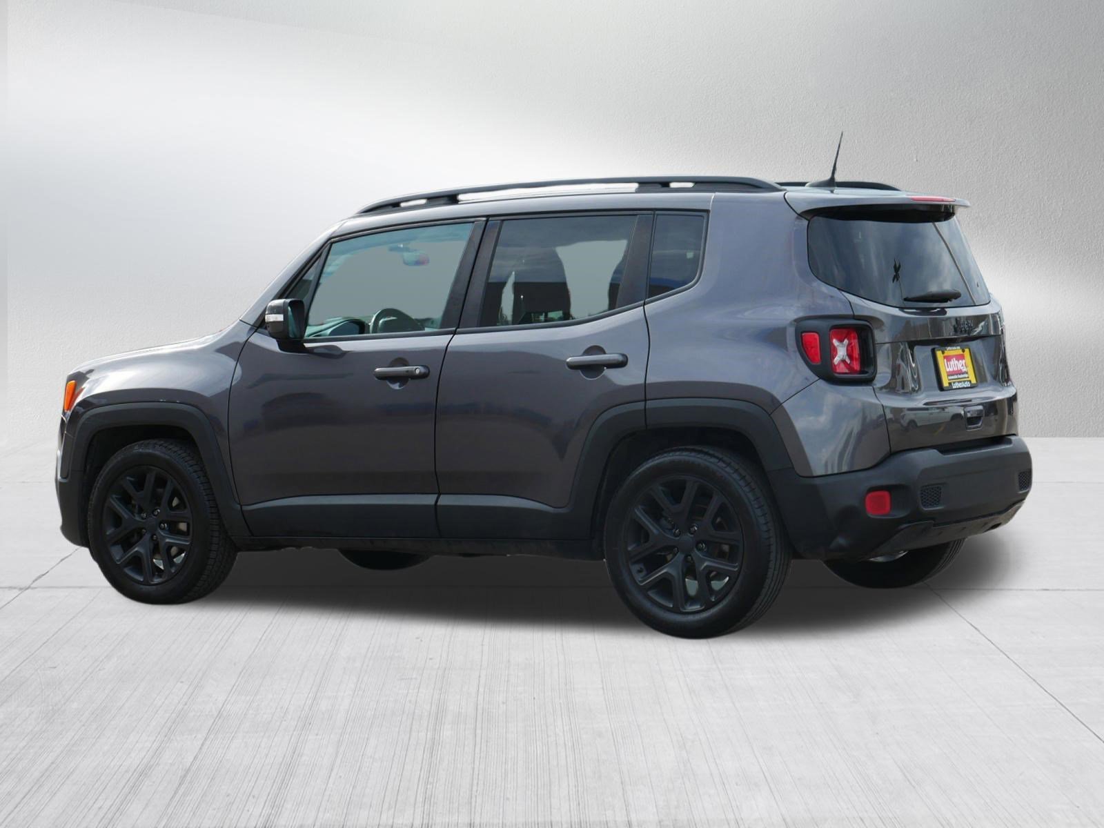 Used 2018 Granite Crystal Metallic Clearcoat Jeep Altitude image 5