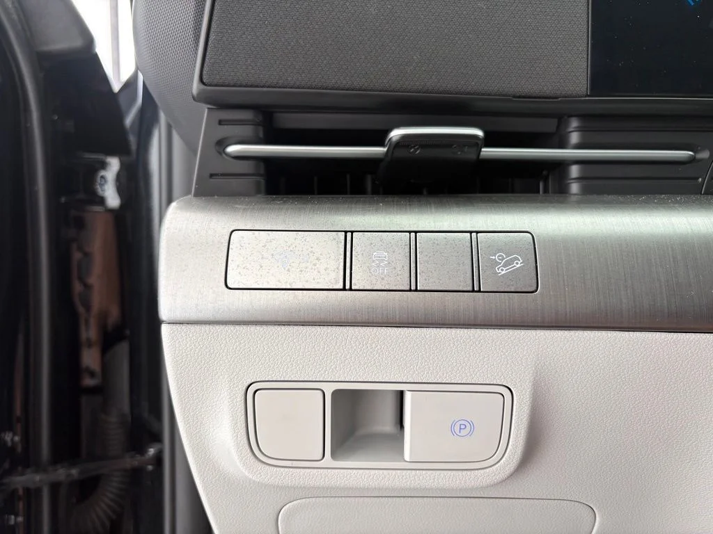 Used 2024 Black Hyundai SEL image 6