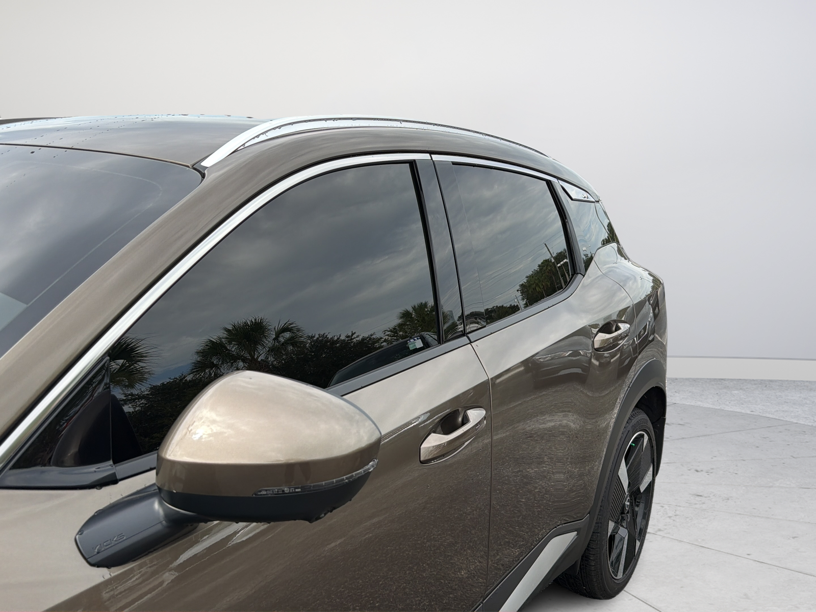Certified Used 2025 Brown Nissan SR image 38