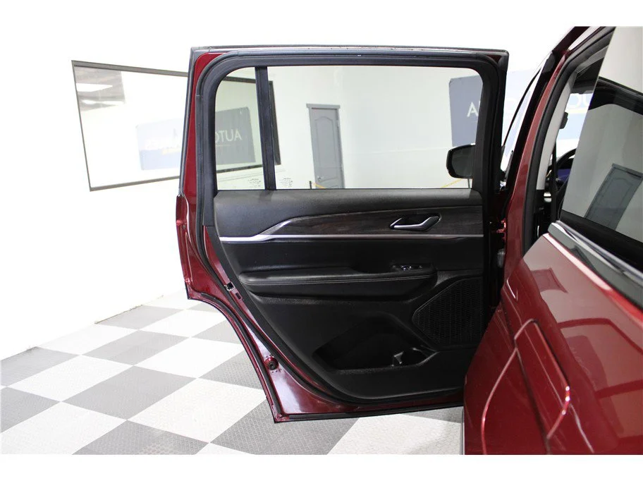 Used 2023 Velvet Red Pearlcoat Jeep Limited image 21