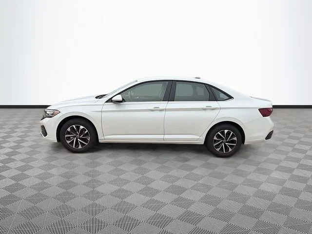 Used 2024 White Volkswagen 1.5T S image 4