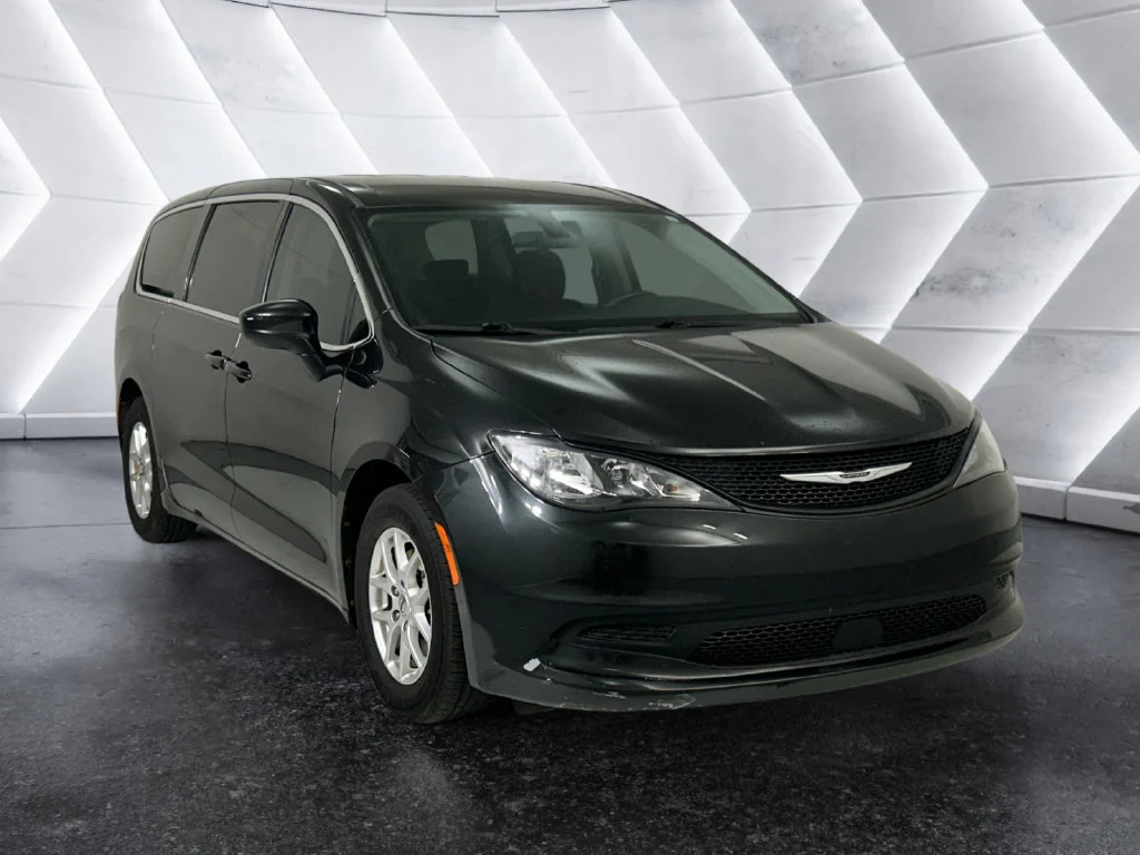 2022 Chrysler Voyager