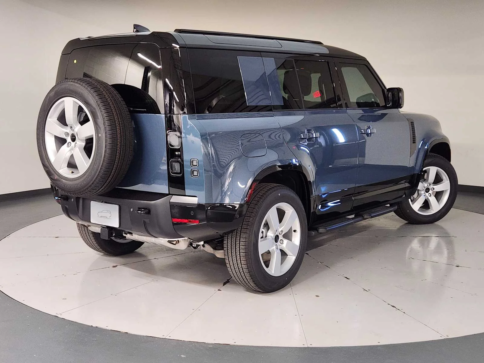 2026 Land Rover Defender X-Dynamic SE - Photo 4