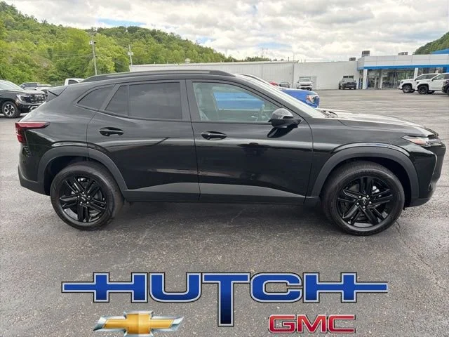 New 2026 Mosaic Black Metallic Chevrolet ACTIV image 6