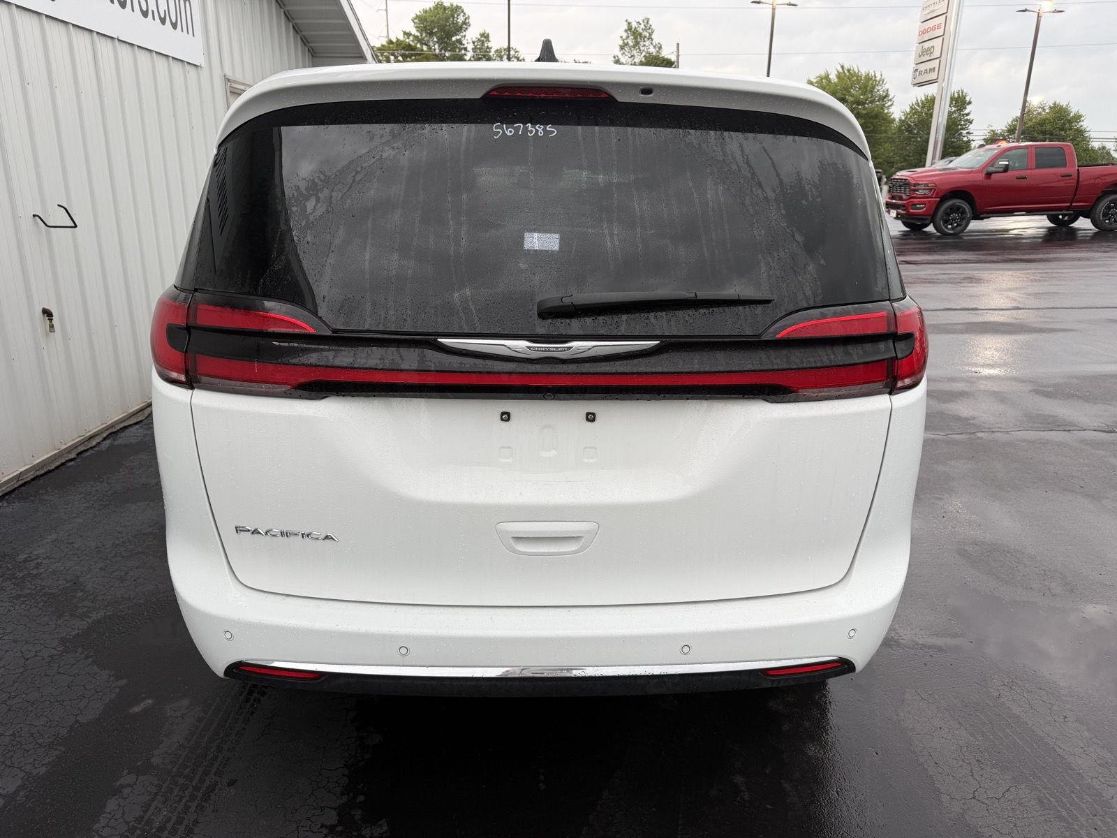 Used 2023 Bright White Clearcoat Chrysler Touring L image 5