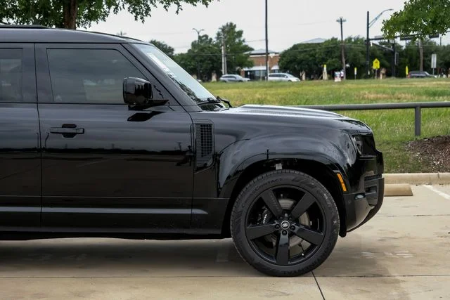 2025 Land Rover Defender V8 - Photo 9