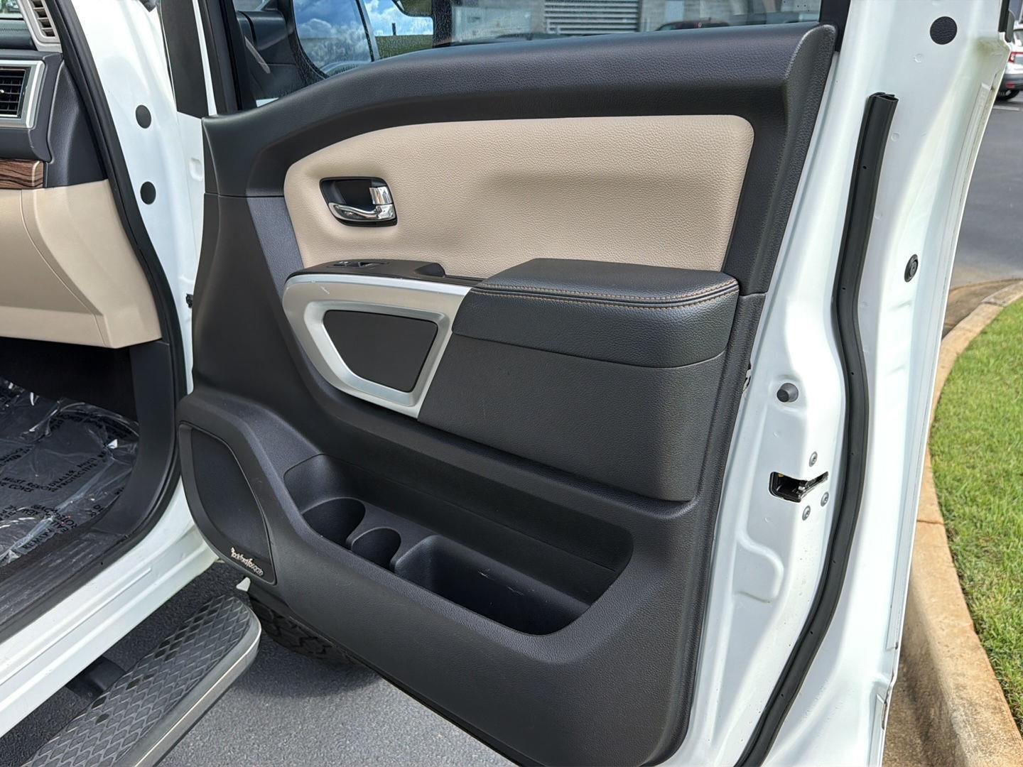 Used 2018 Pearl White Nissan SL image 14