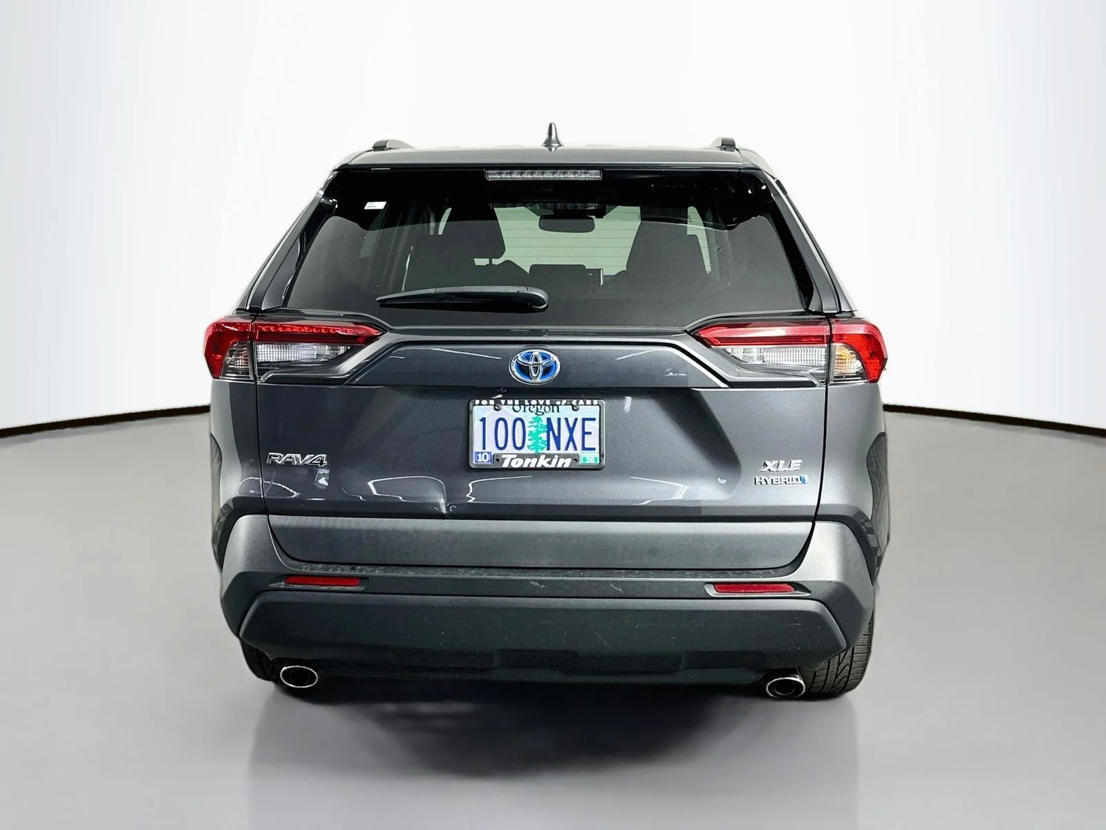 Used 2020 Magnetic Gray Metallic Toyota XLE image 6