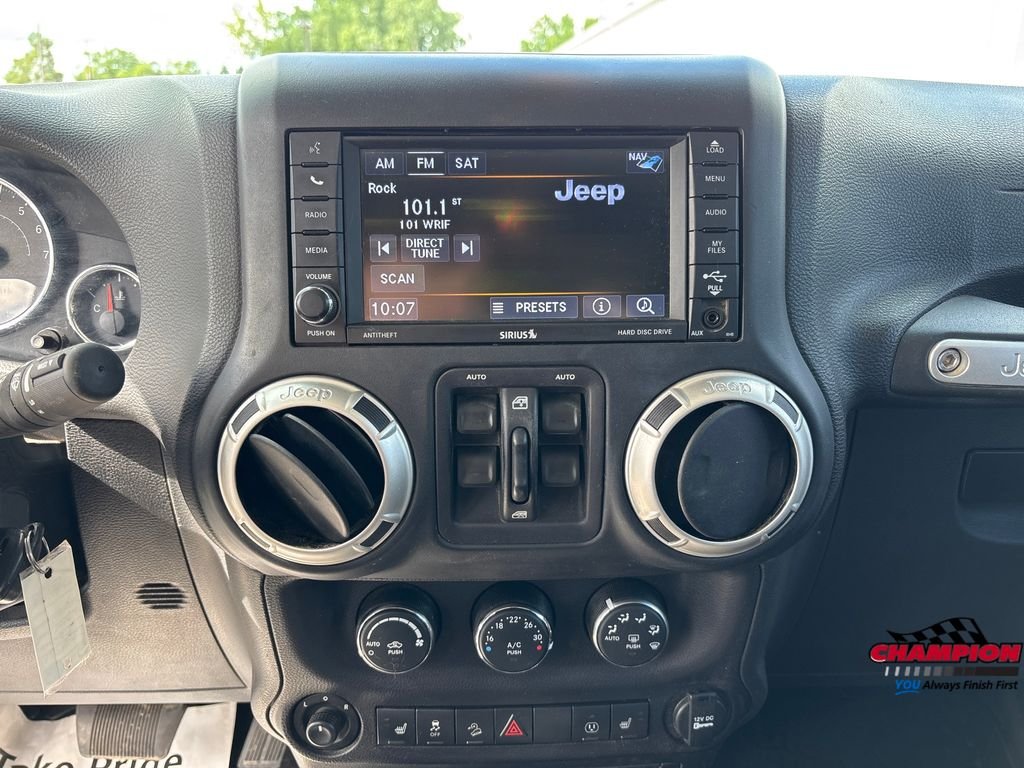 Used 2018  Jeep Unlimited Sahara image 15