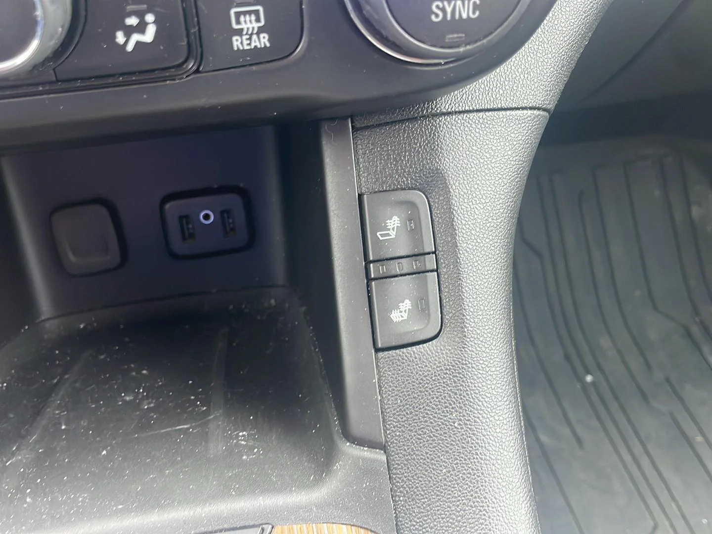Used 2019 Quicksilver Metallic GMC SLE image 6