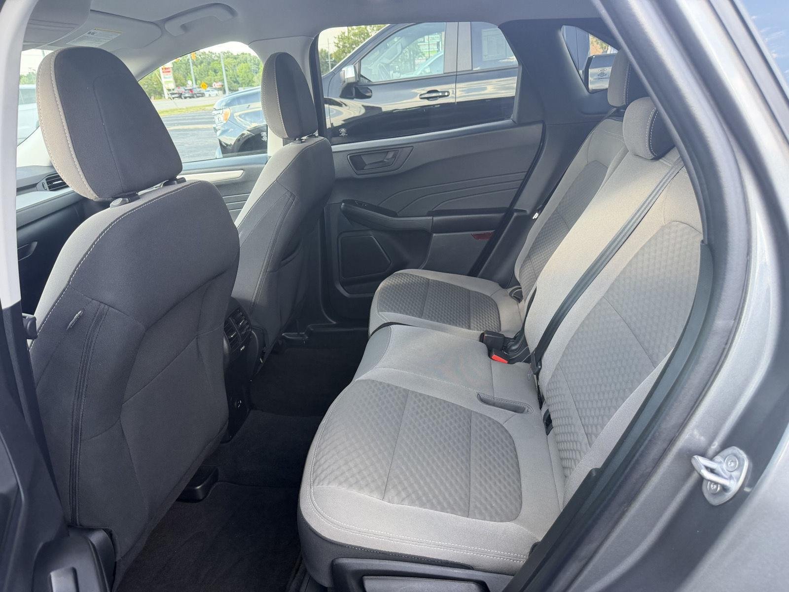 Used 2022 Oxford White Ford SE Hybrid image 14