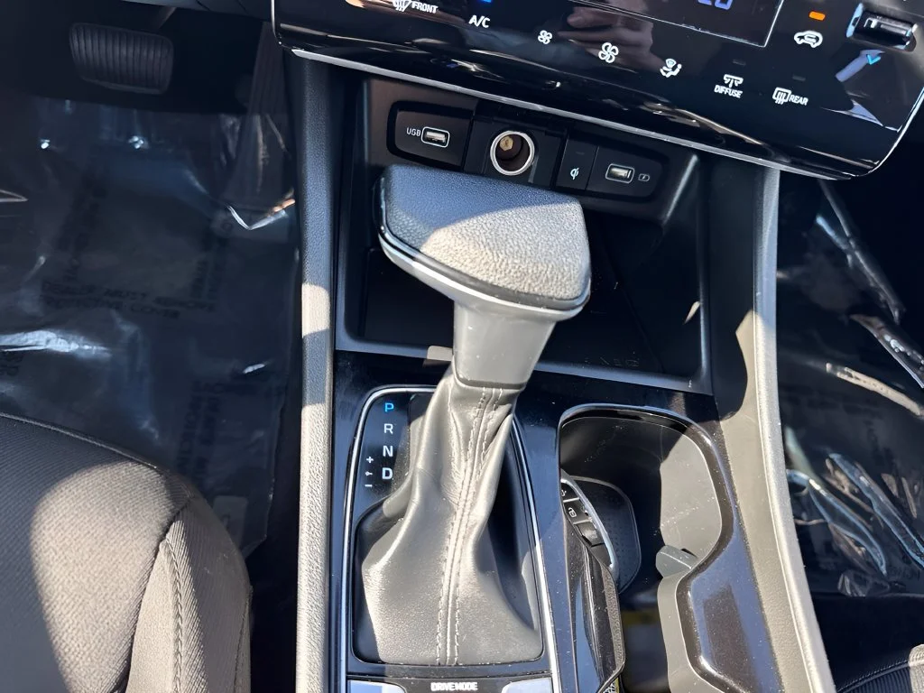 Used 2024 White Hyundai SEL image 13