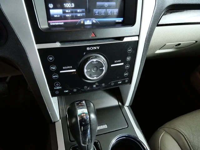 Used 2011 White Ford Limited image 22