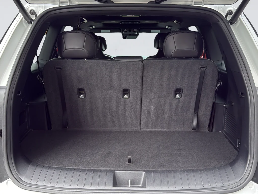 Certified Used 2027 White Kia X-Line EX image 32