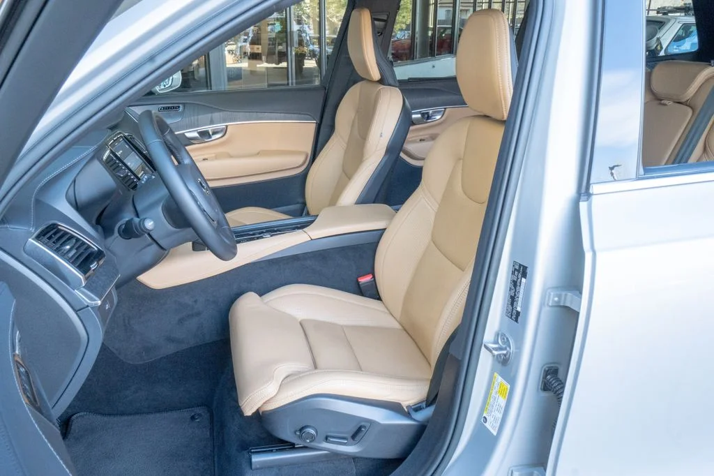 Used 2023 Silver Volvo Ultimate image 8