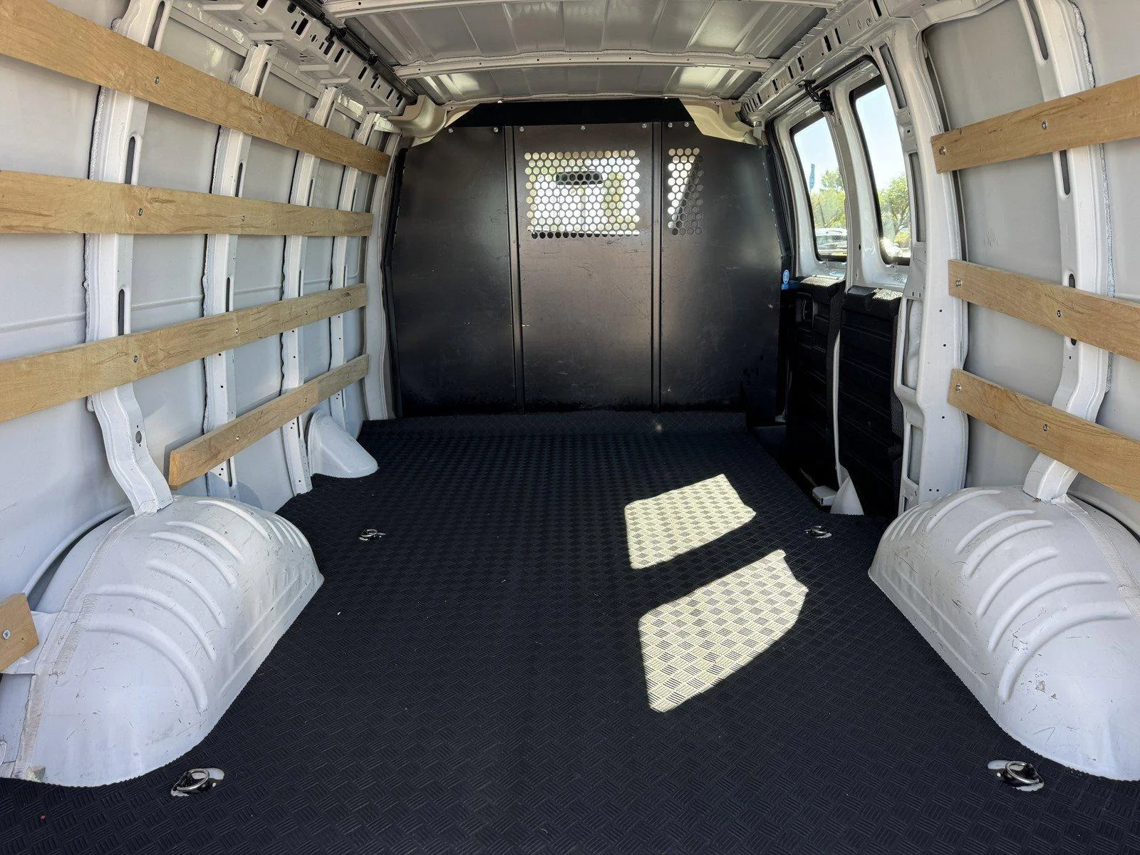 Used 2025 Summit White GMC Work Van image 15