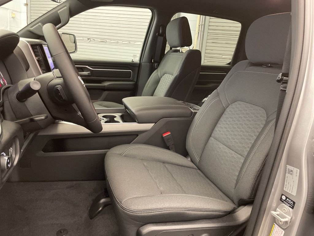 New 2026 Billet Silver Metallic Clearcoat RAM Big Horn/Lone Star image 15