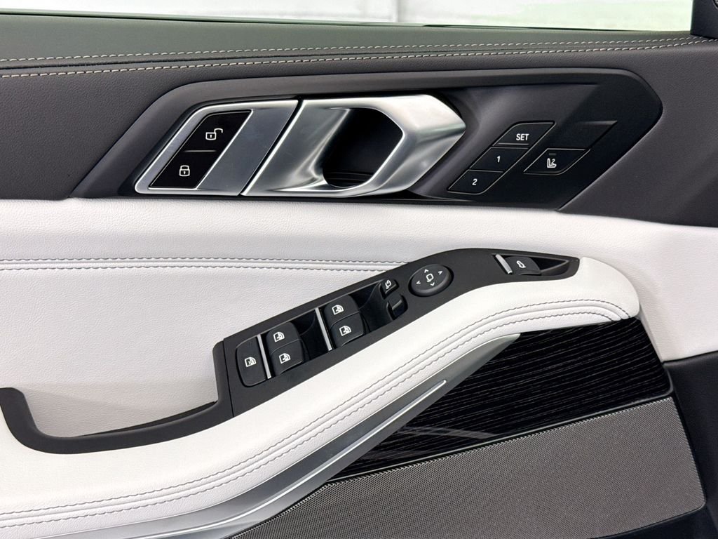 New 2026 Carbon Black Metallic BMW M60i image 22