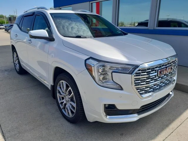 Used 2023 White GMC Denali image 3