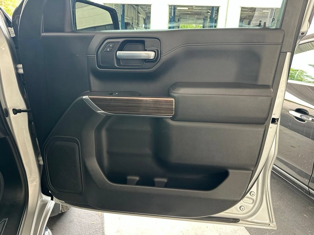 Used 2020 SILVER ICE METALLIC Chevrolet RST image 36