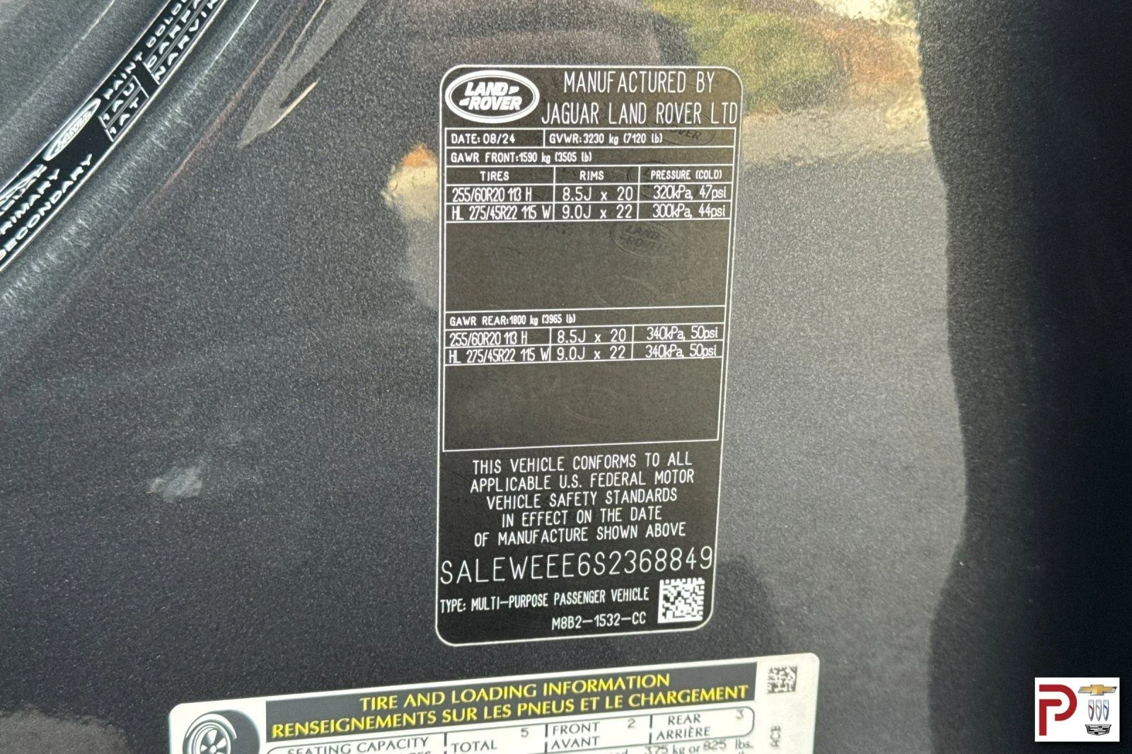 Used 2025 Gray Land Rover V8 image 37
